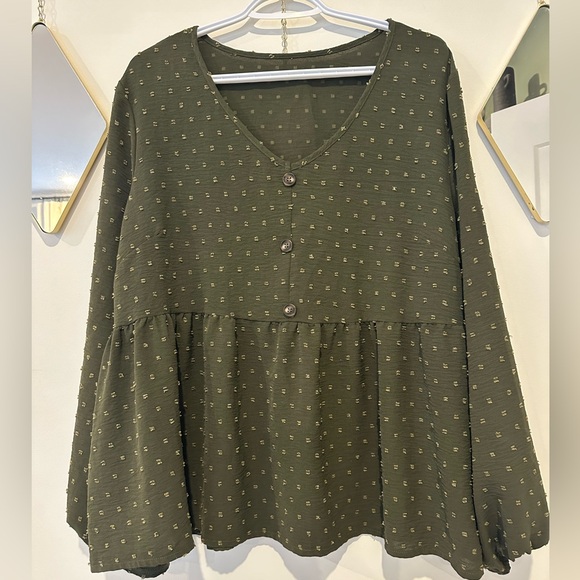 Green Blouse - Picture 1 of 4